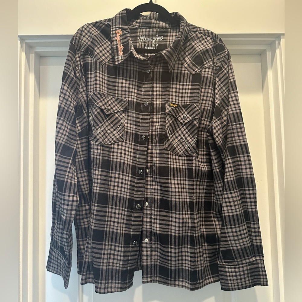 Women's Wrangler retro pearl snap flannel with Oregon State Beaver insignia XXL